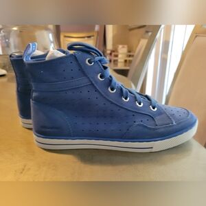 Coach Tennis Size 8 Powder Blue Suede